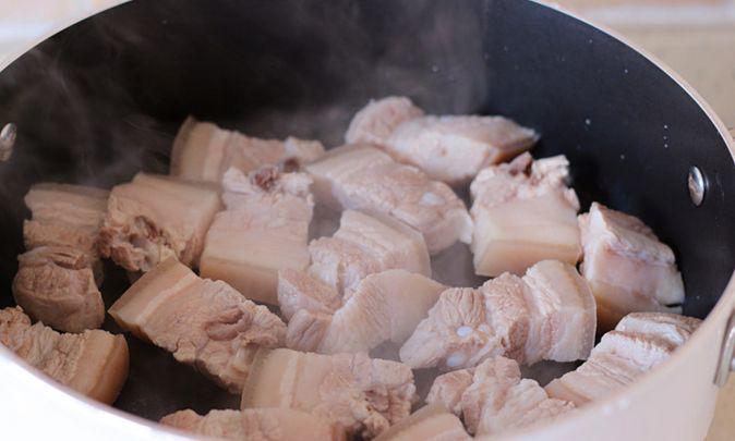 Phiên bản thịt kho tàu tan ngay trong miệng, không hề ngán nhờ 2 bí quyết rất đơn giản - 2