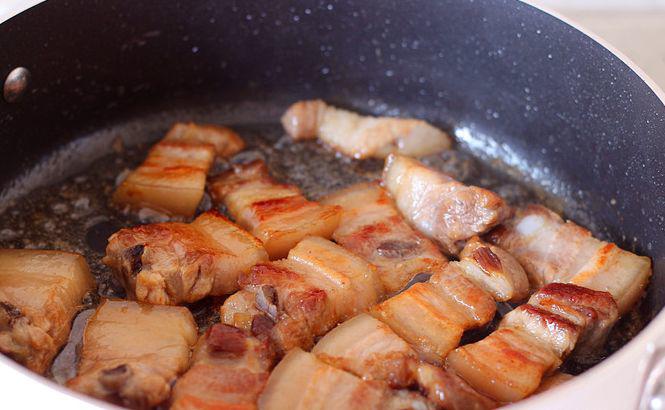 Phiên bản thịt kho tàu tan ngay trong miệng, không hề ngán nhờ 2 bí quyết rất đơn giản - 3