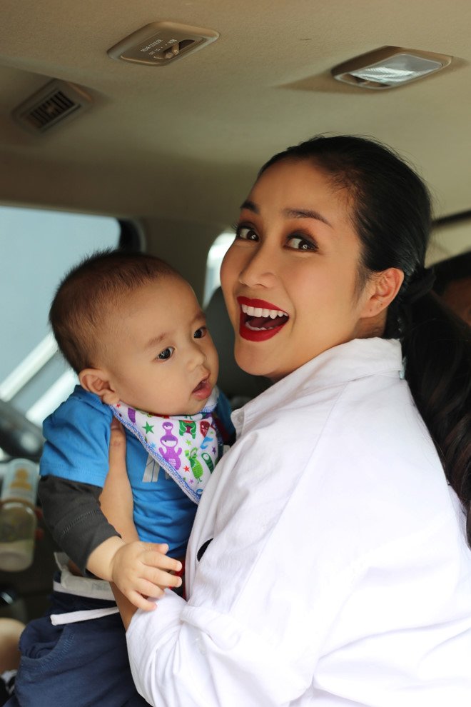 Ốc Thanh Vân xúc động khi con trai út lên thăm giữa đêm, tay xách theo một món đồ - 5