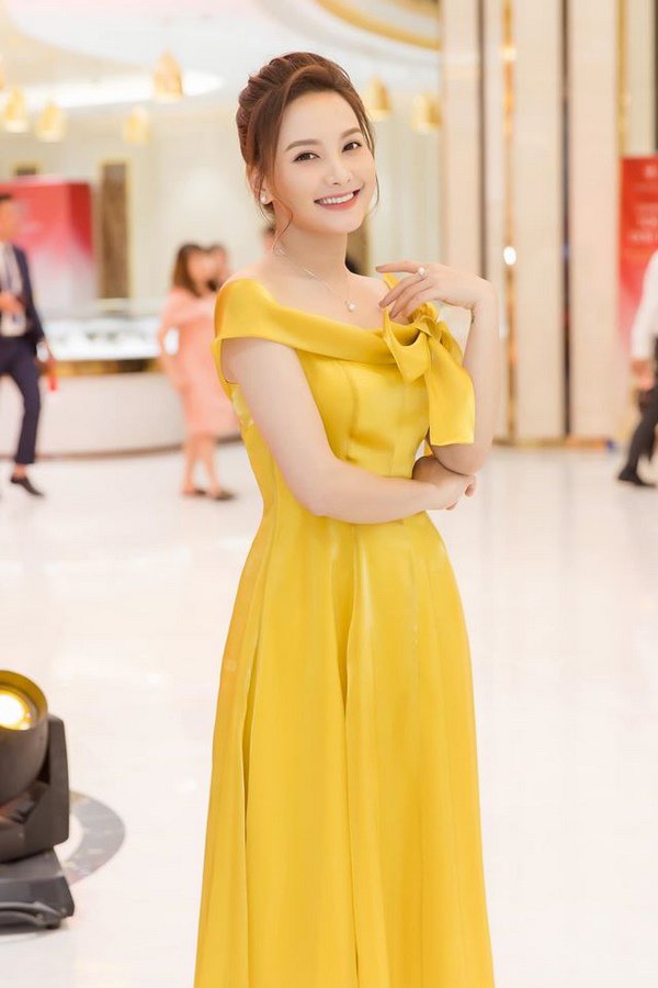 Không váy áo lộng lẫy như mỹ nhân nước bạn, Bảo Thanh diện áo dài vẫn hút spotlight tại AAA - 16