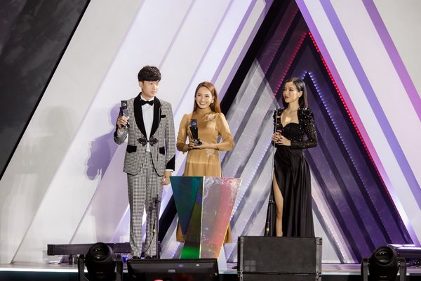 Không váy áo lộng lẫy như mỹ nhân nước bạn, Bảo Thanh diện áo dài vẫn hút spotlight tại AAA - 1