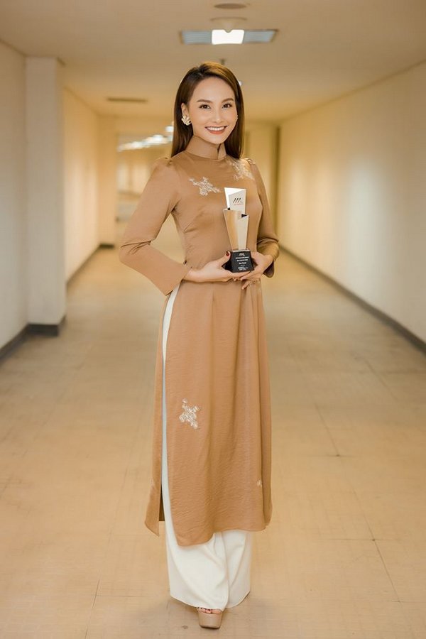 Không váy áo lộng lẫy như mỹ nhân nước bạn, Bảo Thanh diện áo dài vẫn hút spotlight tại AAA - 7
