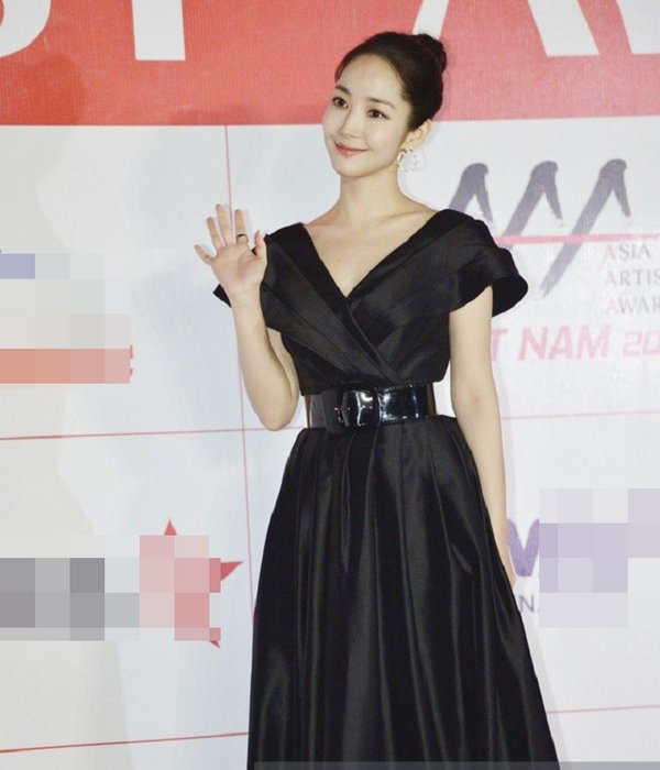 Không váy áo lộng lẫy như mỹ nhân nước bạn, Bảo Thanh diện áo dài vẫn hút spotlight tại AAA - 2