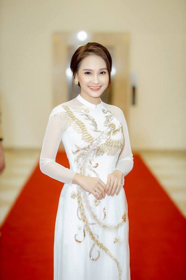 Không váy áo lộng lẫy như mỹ nhân nước bạn, Bảo Thanh diện áo dài vẫn hút spotlight tại AAA - 9