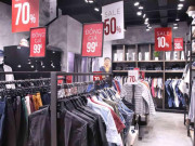 Tiêu dùng - Được sale đến 90% giá bán, khách hàng vẫn bị "mắc bẫy" trong ngày Black Friday