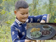 Tin tức - Bữa cơm có thịt của bé 10 tuổi một mình giữa rừng khi mẹ bỏ đi, bà lấy chồng mới