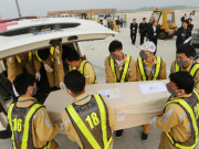 Tin tức - Thi thể 8 nạn nhân Hà Tĩnh tử vong trong container tại Anh trên đường về với gia đình