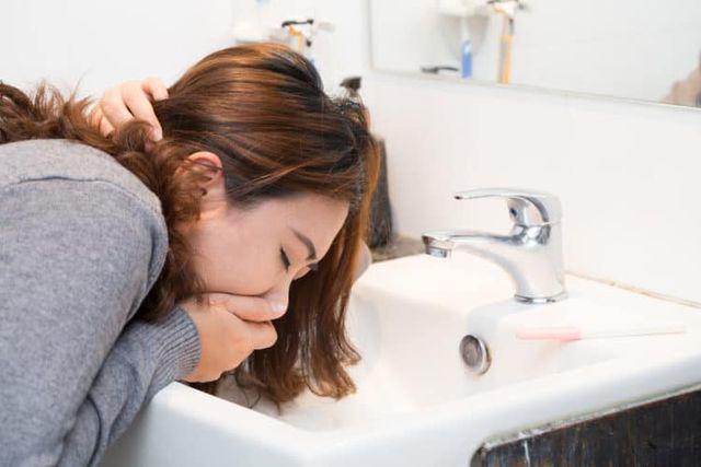 Người phụ nữ bị ung thư sau khi sinh, cảnh báo nôn trong giai đoạn mang thai phải chú ý - 1
