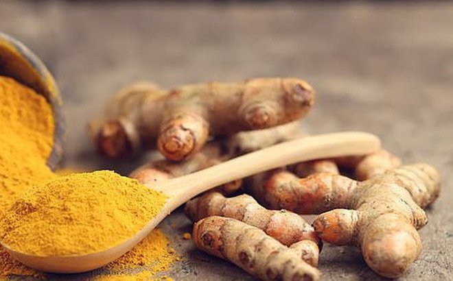 Cho mèo cưng liếm mặt để trị mụn, cô gái trẻ nhận nhiều gạch đá - 3
