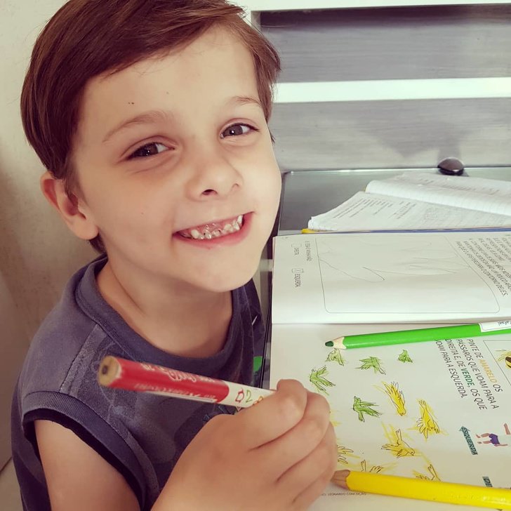 Cậu bé 7 tuổi biết 9 thứ tiếng, tự viết nhạc nhưng người mẹ nói đó là một hội chứng - 3