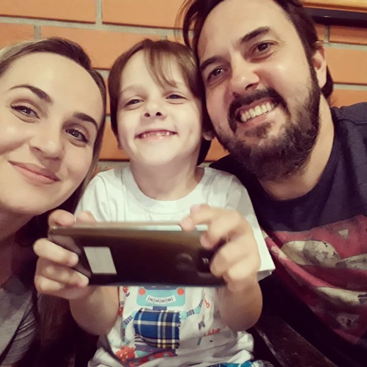 Cậu bé 7 tuổi biết 9 thứ tiếng, tự viết nhạc nhưng người mẹ nói đó là một hội chứng - 5