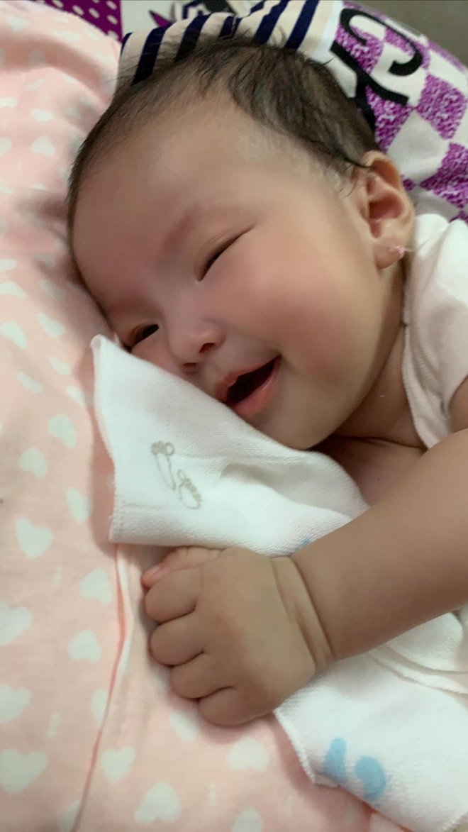 Con gái Lê Phương tròn 3 tháng tuổi, amp;#34;kể lạiamp;#34; câu chuyện thú vị giữa mẹ và bà nội - 2