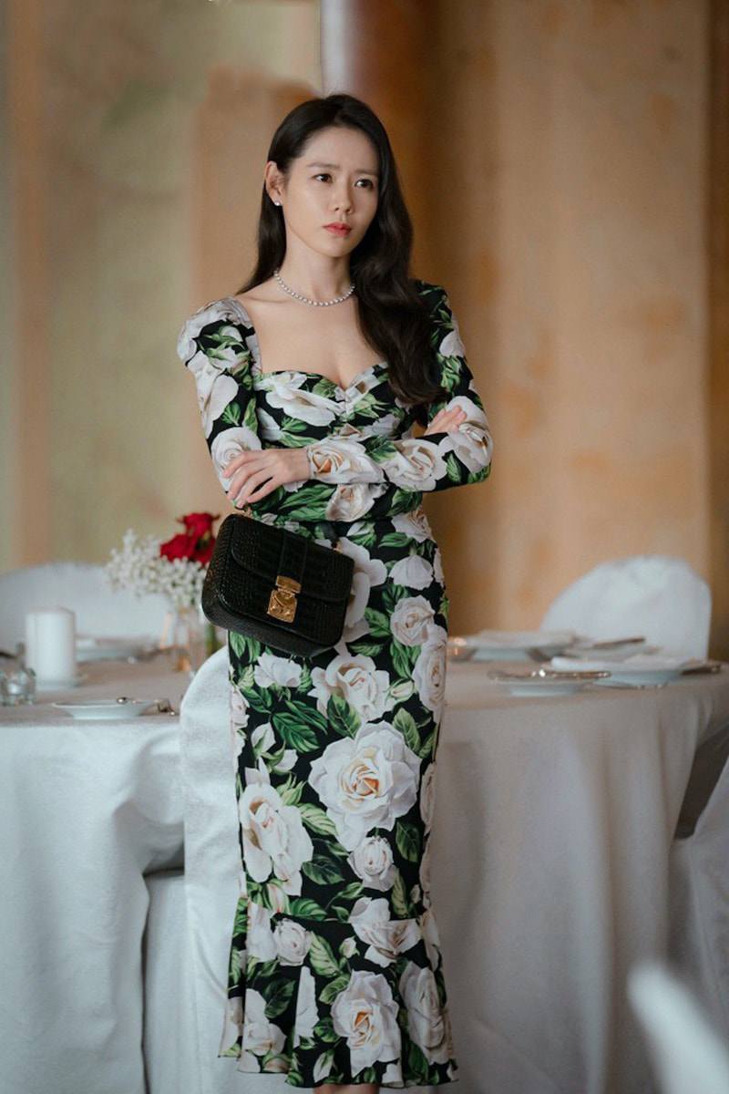 Đụng hàng chiếc đầm hoa 60 triệu với mỹ nhân khắp châu Á, Hồ Ngọc Hà vẫn đẹp bất bại - 8