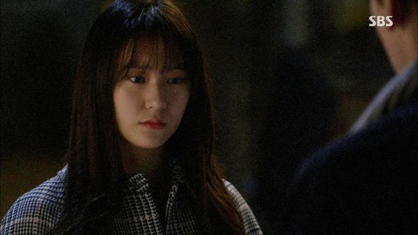 Giữa hôn lễ nhận được quà lạ, cô dâu mặt không đổi sắc nói câu khiến chú rể bật khóc - 1