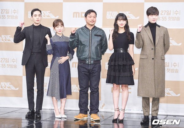 Sau 3 tháng bỏ vợ, Ahn Jae Hyun toát mồ hôi hột vì bị hỏi về Goo Hye Sun - 1