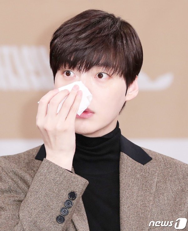 Sau 3 tháng bỏ vợ, Ahn Jae Hyun toát mồ hôi hột vì bị hỏi về Goo Hye Sun - 2