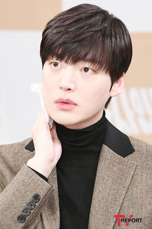 Sau 3 tháng bỏ vợ, Ahn Jae Hyun toát mồ hôi hột vì bị hỏi về Goo Hye Sun - 4