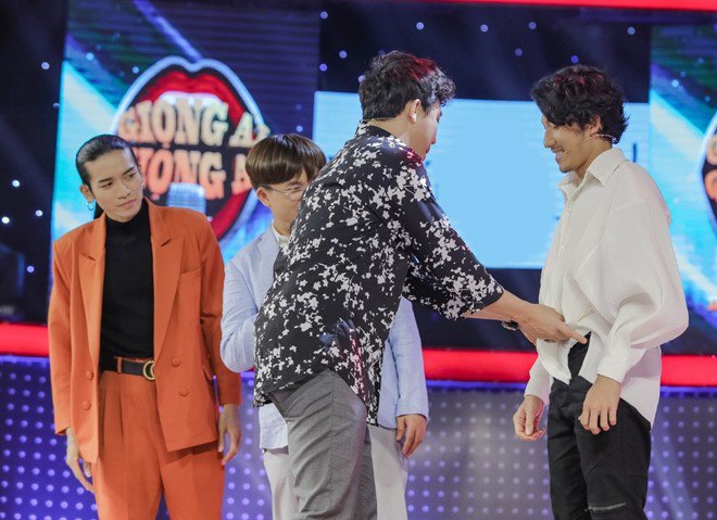 Trai đẹp Running Man bị tố mượn áo Hồ Ngọc Hà và còn làm đàn em của cô amp;#34;say nắngamp;#34; - 3