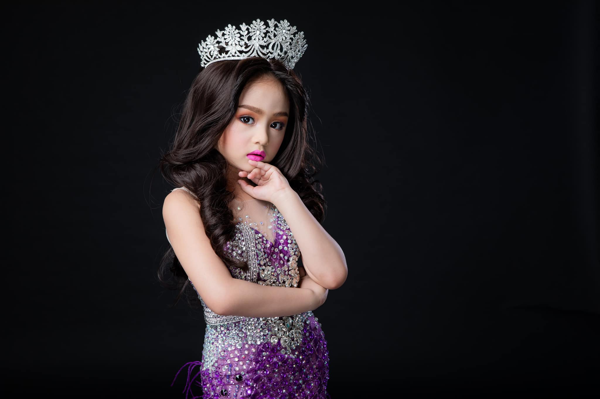 Vừa đăng quang, Hoa hậu nhí Thái Lan vào viện thăm bố, dân tình nhìn mặt bố thì bất ngờ - 7