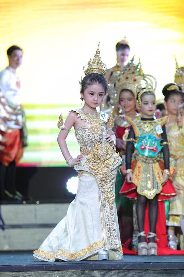 Vừa đăng quang, Hoa hậu nhí Thái Lan vào viện thăm bố, dân tình nhìn mặt bố thì bất ngờ - 6