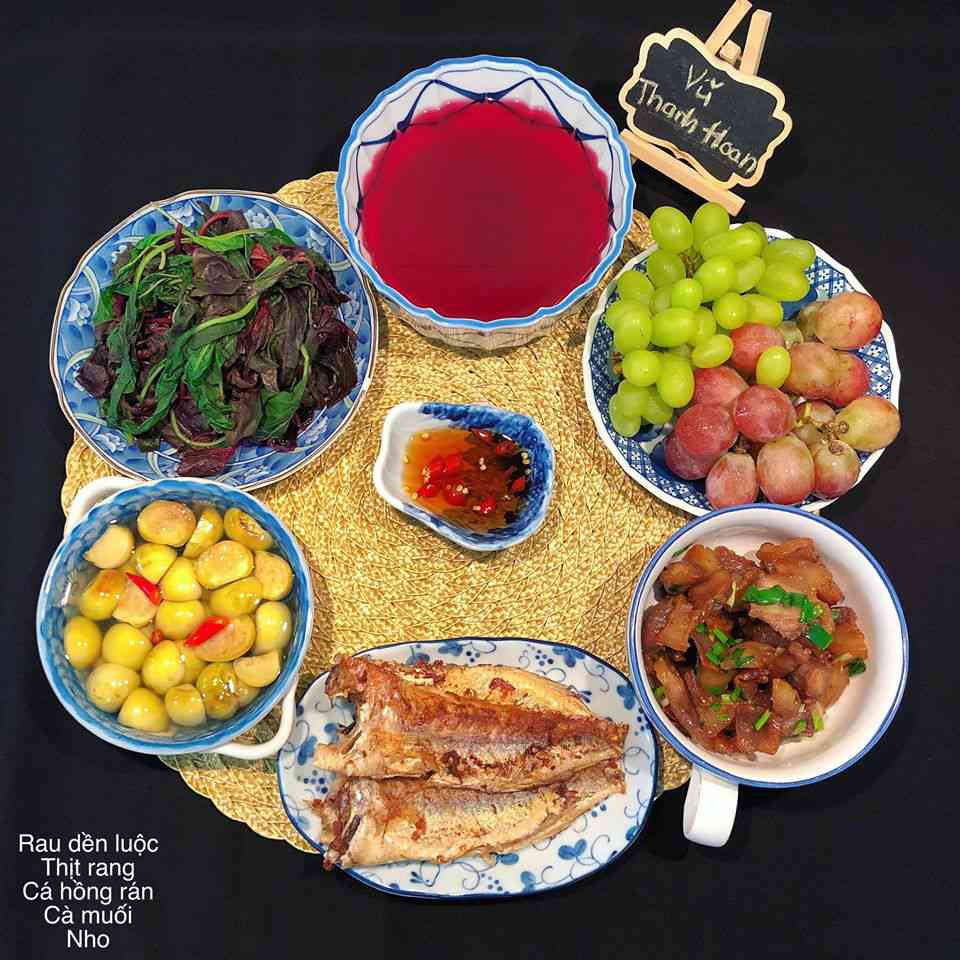 Thứ 6: Rau dền luộc, thịt rang, cá hồng rán, cà muối