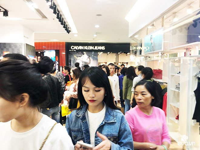 Xếp hàng săn đồ giảm giá Black Friday, chị em lưu ý một số mánh khóe để tránh amp;#34;sập bẫyamp;#34; - 5