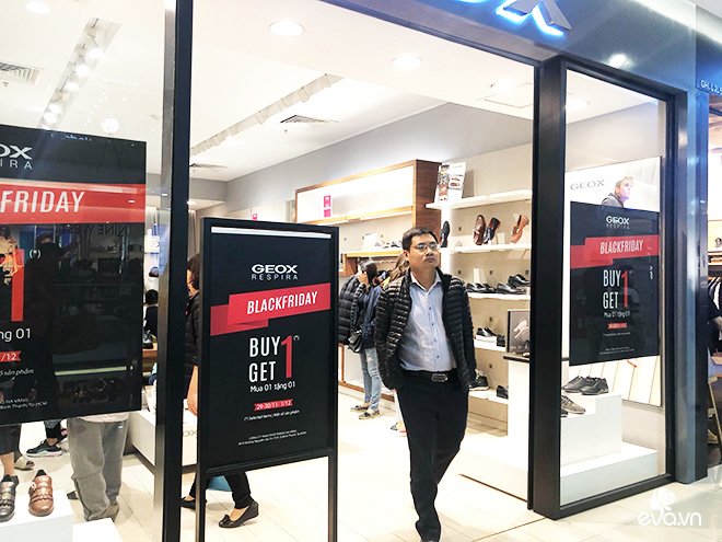 Xếp hàng săn đồ giảm giá Black Friday, chị em lưu ý một số mánh khóe để tránh amp;#34;sập bẫyamp;#34; - 14