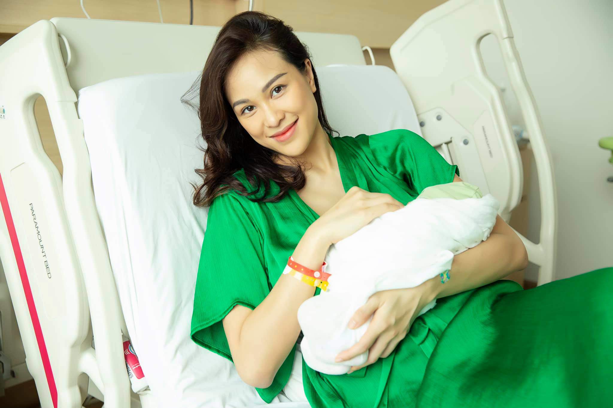 Đây là mẹ bỉm táo bạo nhất Vbiz: có bầu thì “nghiện” sexy, vừa sinh xong đã mang cao gót - 1