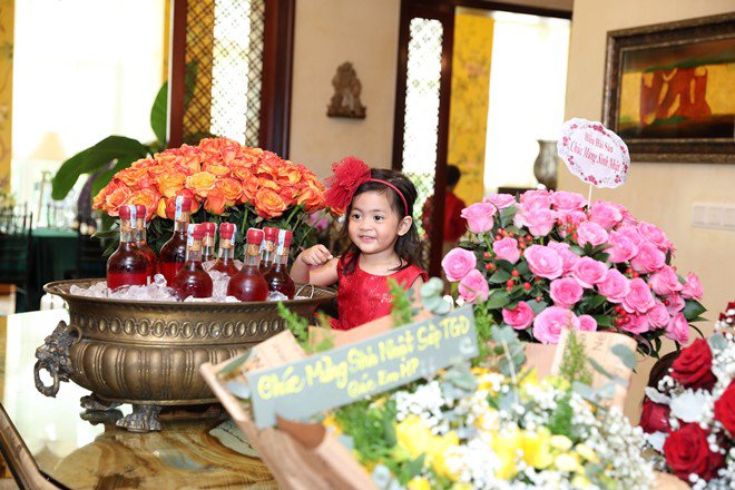 Vũ Cẩm Nhung mừng sinh nhật con gái nhỏ đáng yêu có được sau 9 năm chờ đợi - 3