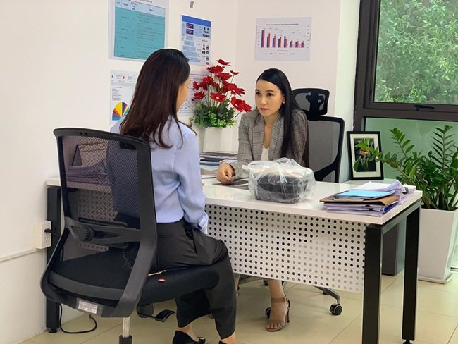 Người đàn bà amp;#34;trơamp;#34; nhất Hoa Hồng Trên Ngực Trái: Tối không đi đâu vì chơi tô màu với con - 1