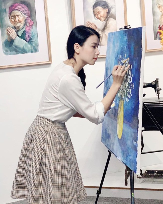 Người đàn bà amp;#34;trơamp;#34; nhất Hoa Hồng Trên Ngực Trái: Tối không đi đâu vì chơi tô màu với con - 5