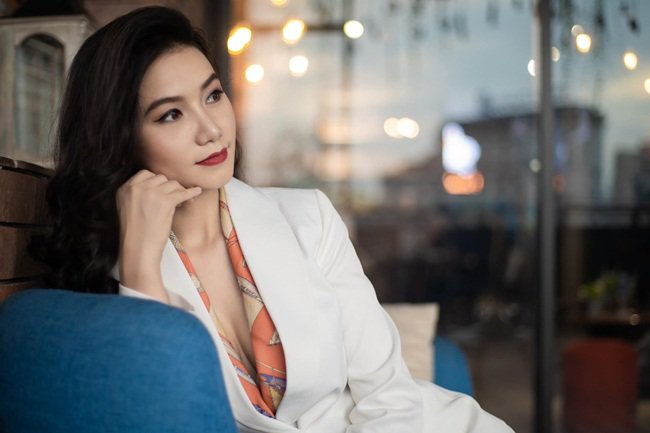 Người đàn bà amp;#34;trơamp;#34; nhất Hoa Hồng Trên Ngực Trái: Tối không đi đâu vì chơi tô màu với con - 8