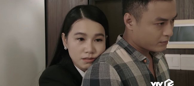 Người đàn bà amp;#34;trơamp;#34; nhất Hoa Hồng Trên Ngực Trái: Tối không đi đâu vì chơi tô màu với con - 3