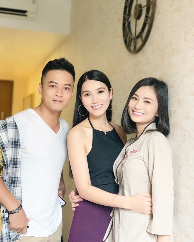 Người đàn bà amp;#34;trơamp;#34; nhất Hoa Hồng Trên Ngực Trái: Tối không đi đâu vì chơi tô màu với con - 4