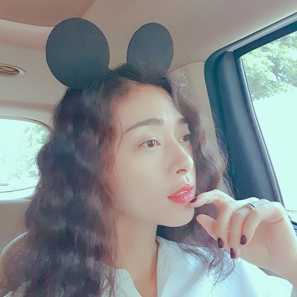 Chị em hãy học tập Ngô Thanh Vân làm bộ móng amp;#34;sương sươngamp;#34; đón Noel ngay thôi - 9