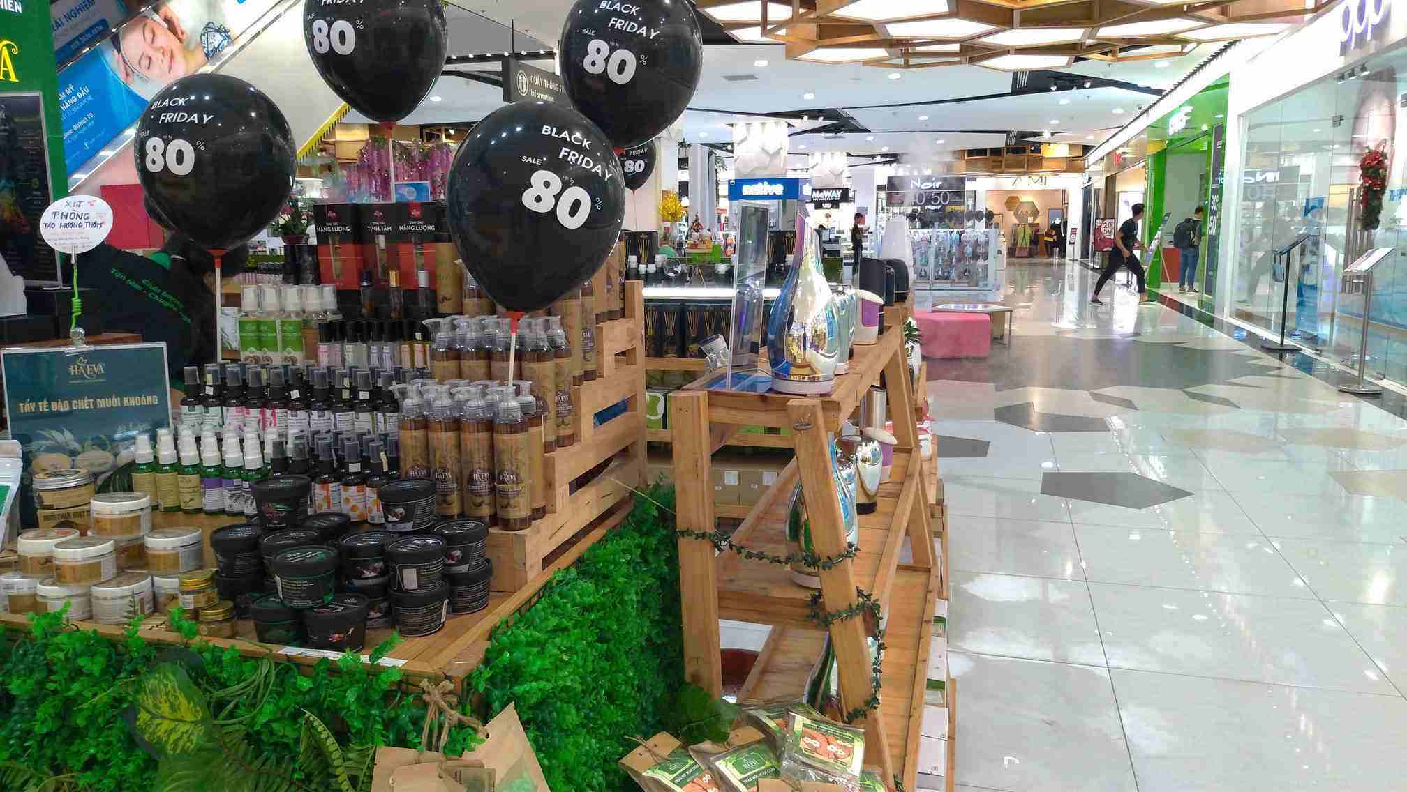 Xếp hàng săn đồ giảm giá Black Friday, chị em lưu ý một số mánh khóe để tránh amp;#34;sập bẫyamp;#34; - 11