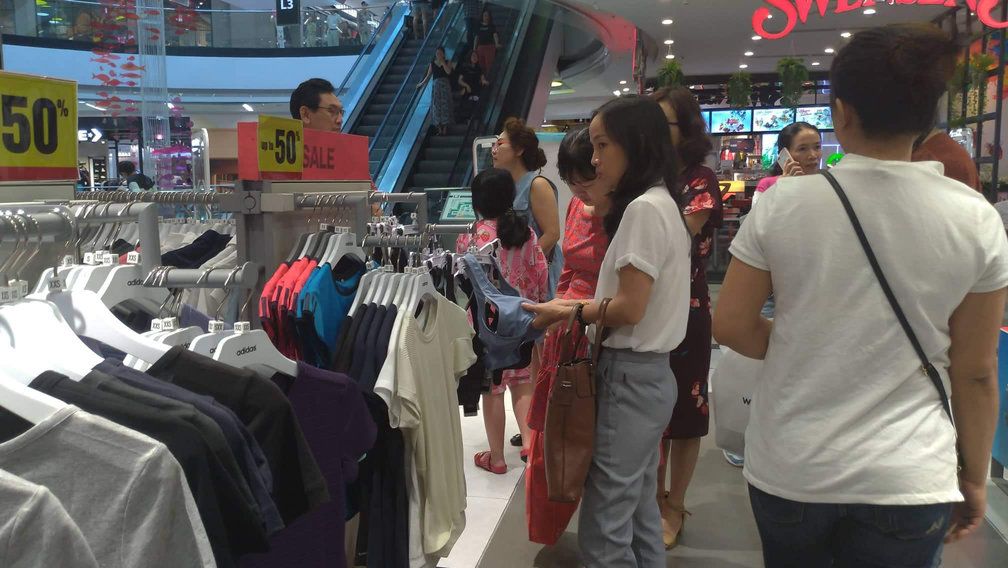 Xếp hàng săn đồ giảm giá Black Friday, chị em lưu ý một số mánh khóe để tránh amp;#34;sập bẫyamp;#34; - 8