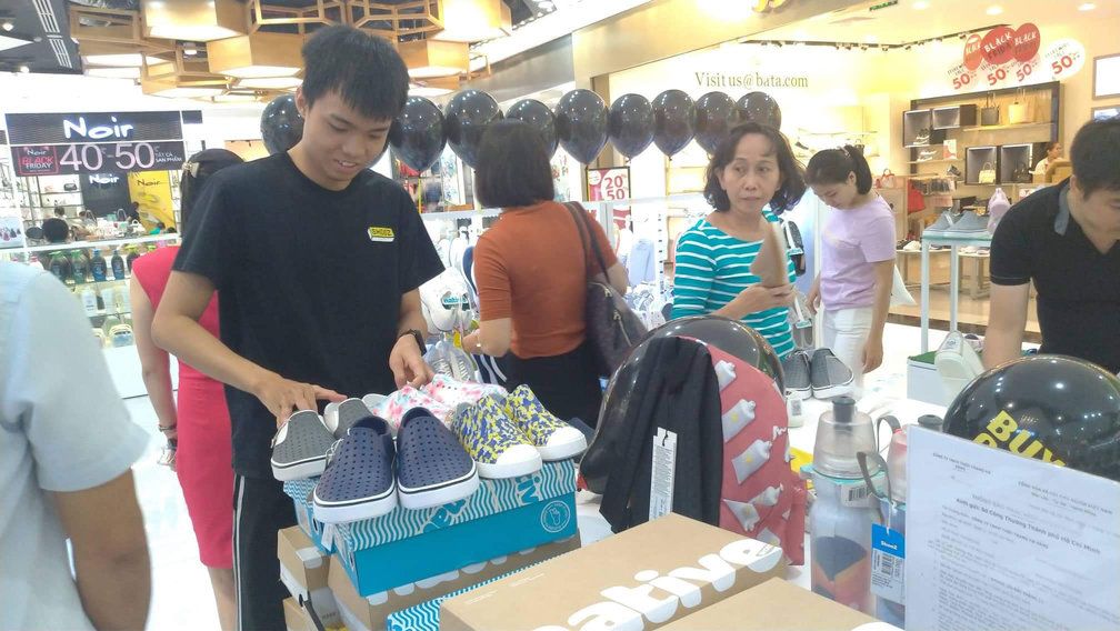 Xếp hàng săn đồ giảm giá Black Friday, chị em lưu ý một số mánh khóe để tránh amp;#34;sập bẫyamp;#34; - 9