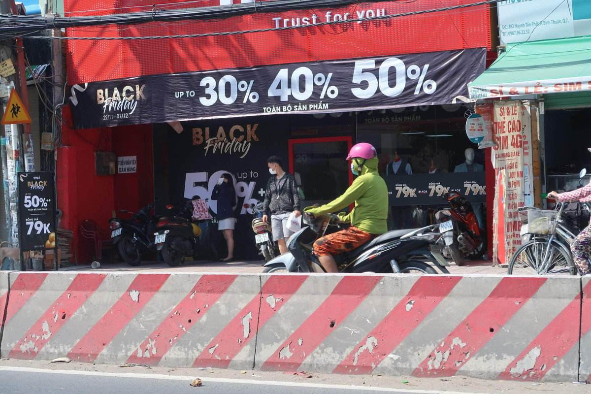 Xếp hàng săn đồ giảm giá Black Friday, chị em lưu ý một số mánh khóe để tránh amp;#34;sập bẫyamp;#34; - 16