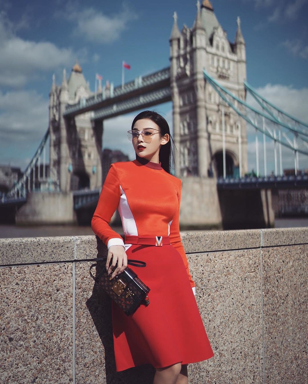 Tiết kiệm như Huyền Baby: sắm chiếc đầm 230 triệu, đợi cả năm trời mới mặc lần 2 - 1