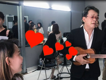 Nhạc sĩ 72 tuổi Đức Huy có hành động cực lãng mạn với vợ trẻ xinh đẹp kém 44 tuổi