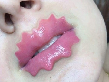 Hết môi mazda, chị em còn làm môi cây thông chào đón năm mới nữa đây này!