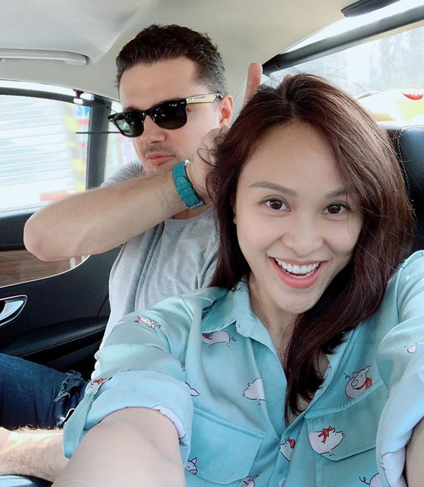 Vừa đẻ xong đã đi chơi với chồng Tây, MC sexy bị amp;#34;trù ếmamp;#34; tới 40 tuổi bệnh đầy người - 1