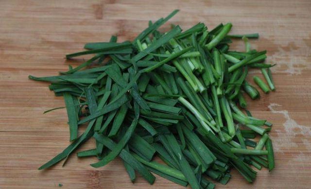 Thay vì hành lá, xào trứng cho thêm loại lá này có ngay món ăn cực bổ cho cả nhà - 3
