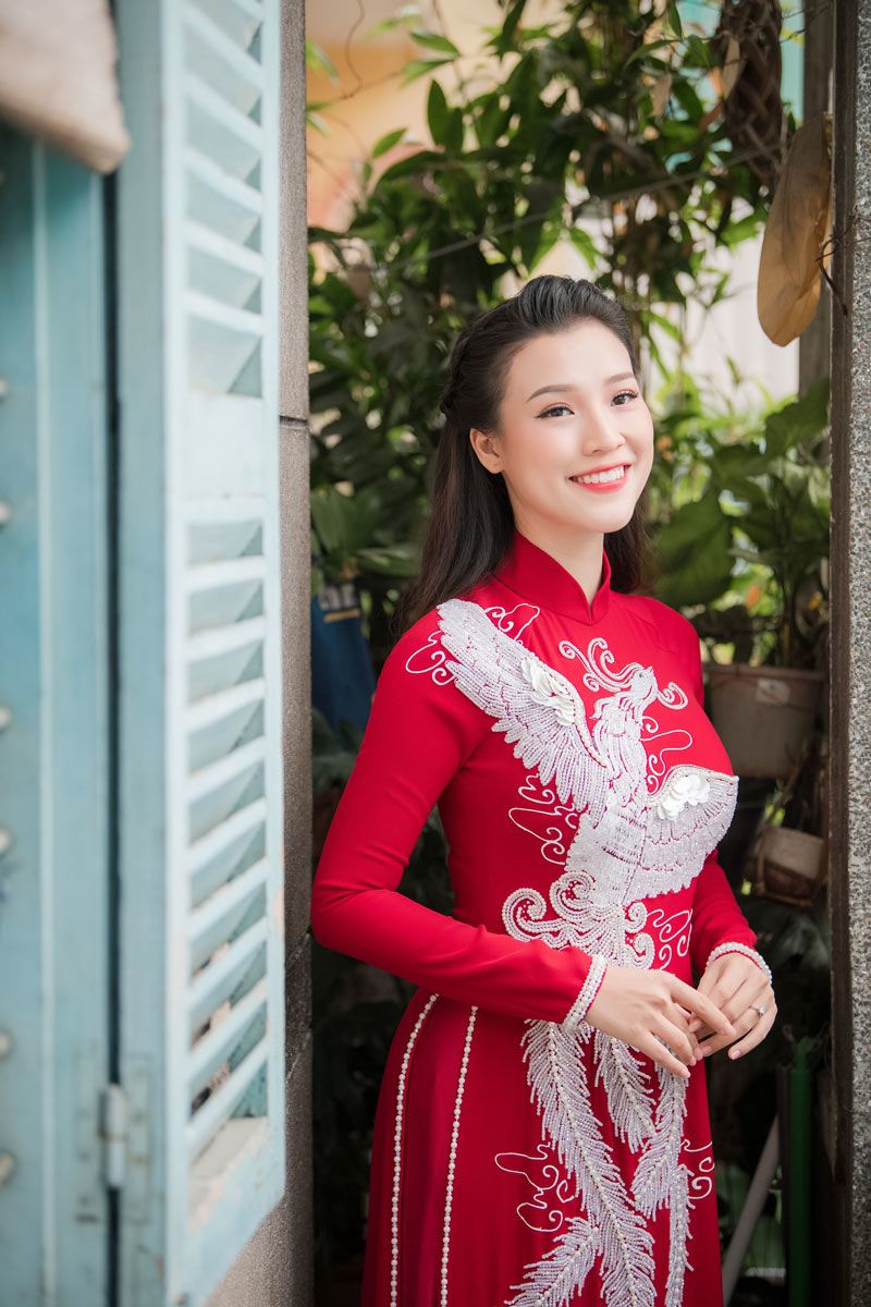 a hau hoang oanh va chong tay dien ao dai doi long phung dep nhu mo trong ngay cuoi - 5