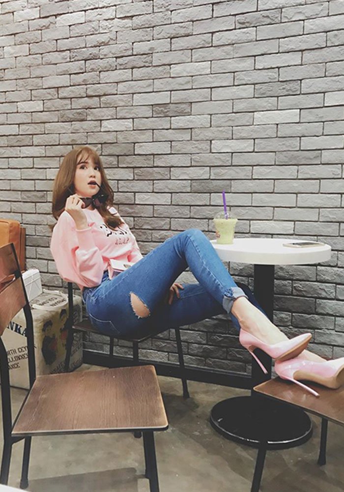 Quần tụt khoe nội y đã là gì, còn đầy xu hướng quái dị mà các sao Việt mê tít - 10