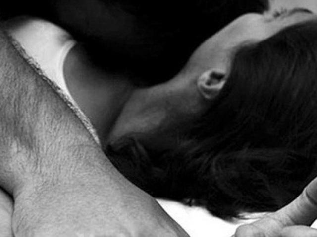 Đồ lót dính chất lỏng lạ sau khi uống rượu với bạn về, cô gái phát hiện điều kinh hãi