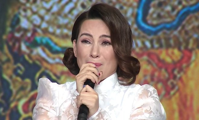 Phi Nhung nức nở lần đầu nói về mẹ: Mẹ đi lấy chồng, lúc mẹ mất mới dám cầm chân - 5