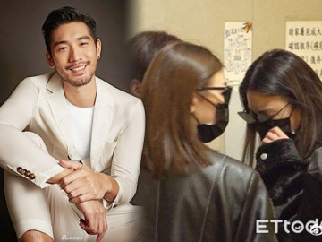 Trong nhà tưởng niệm: Tất cả mọi người đều khóc, chỉ mình Cao Dĩ Tường đang mỉm cười