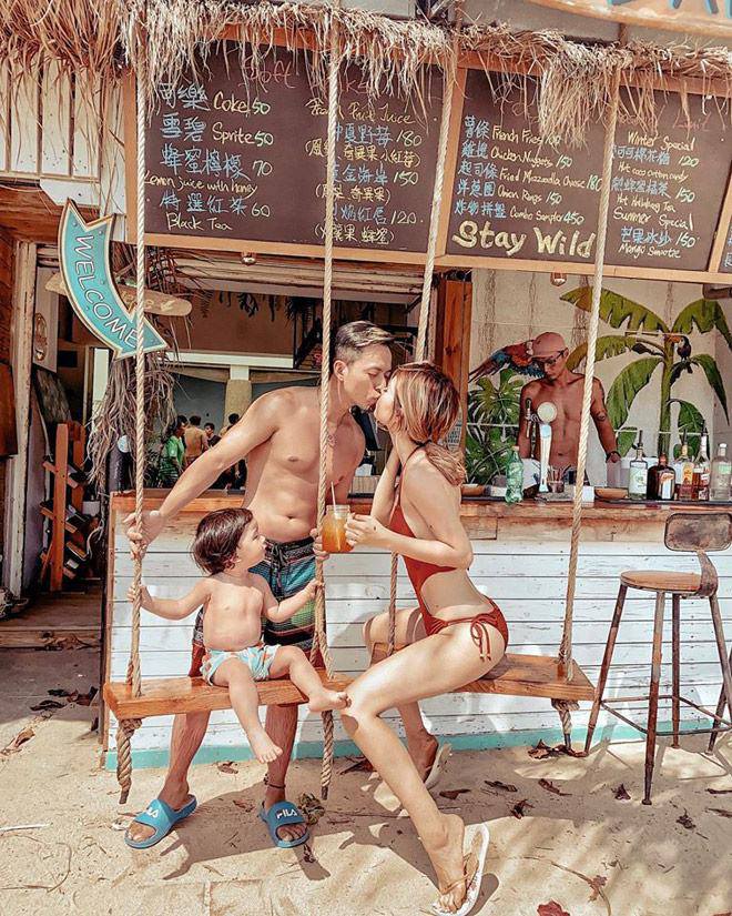 Hot girl 4 năm liền cởi áo lộ amp;#34;bầu ngực siliconamp;#34; đẫy đà bên con, phản ứng của đứa trẻ năm thứ 5 khiến mẹ đỏ mặt - 11